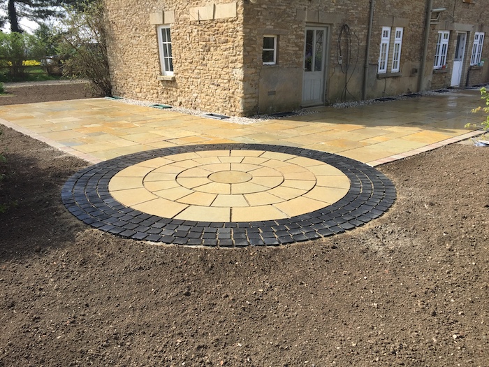 millrick-construction-oxford-circle-sandstone-patio12